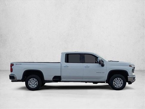 Used 2025 Chevrolet Silverado 2500 LTZ image 4