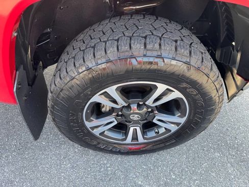 Used 2019 Toyota Tacoma TRD Sport image 14