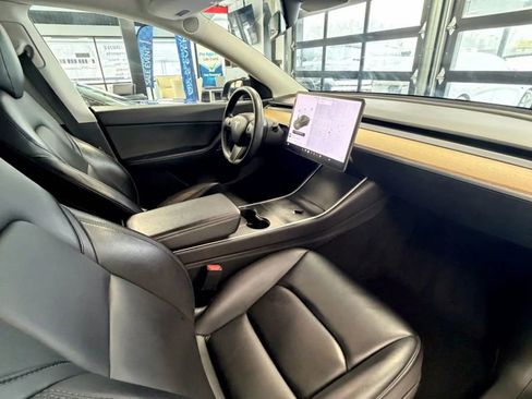 Used 2020 Tesla Model Y Long Range image 13