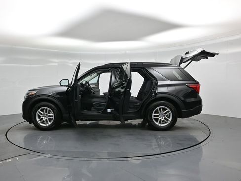 Certified 2025 Ford Explorer Active image 34