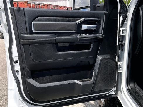 Used 2024 RAM 2500 Big Horn w/ Safety Group image 20