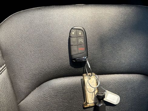 Used 2025 Jeep Compass Limited AWD/4WD image 21