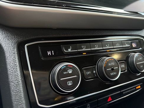 Used 2022 Volkswagen Atlas Cross Sport SE w/ Panoramic Sunroof Package image 13