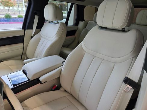 New 2025 Land Rover Range Rover SE AWD/4WD image 35