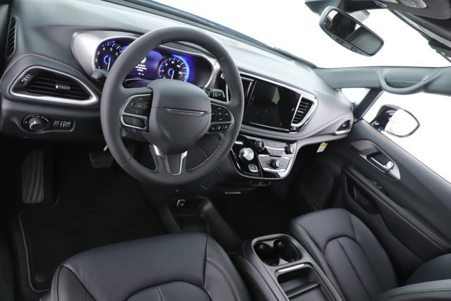 New 2027 Chrysler Pacifica Select FWD image 17