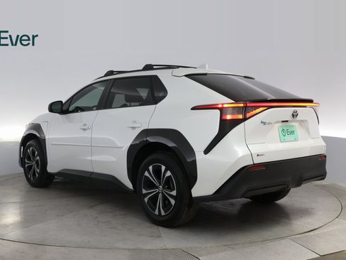 Used 2025 Toyota bZ4X FWD image 14