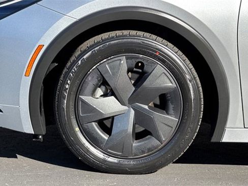 Used 2023 Toyota Prius LE image 32