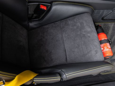 Certified 2016 Porsche Cayman GT4 RWD image 46