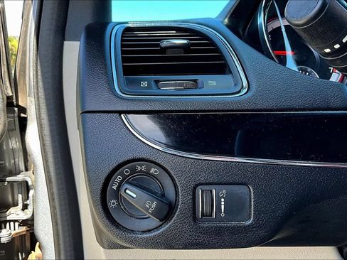 Used 2019 Dodge Grand Caravan SXT FWD image 16