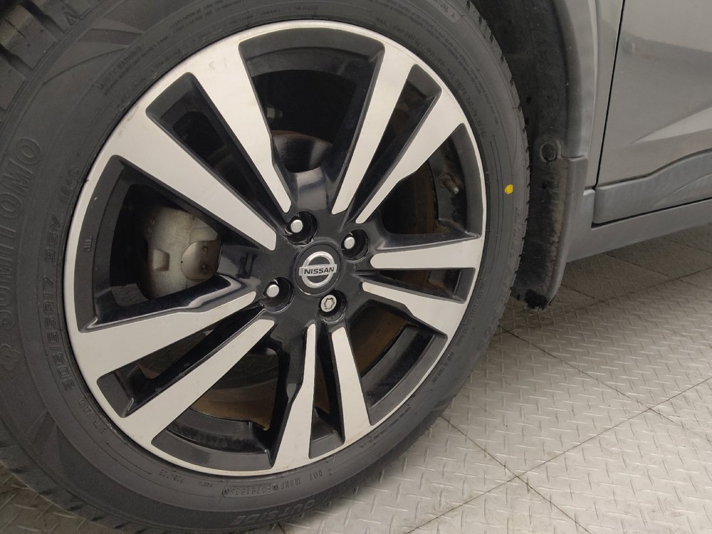 Used 2020 Nissan Kicks SV FWD image 31