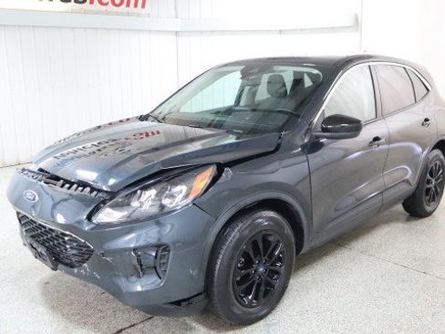 Used 2022 Ford Escape SE w/ Cold Weather Package image 2