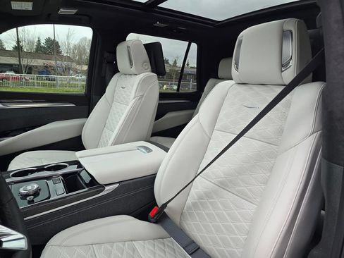 Used 2025 Cadillac Escalade V AWD/4WD image 24