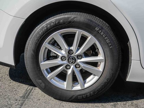 Used 2025 Toyota Camry LE image 10