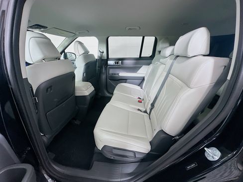 Used 2025 Hyundai Santa Fe SEL FWD image 28