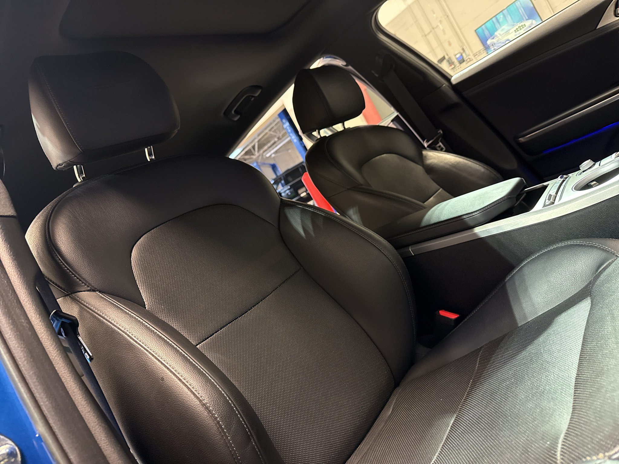 Used 2018 Kia Stinger GT1 AWD/4WD image 24