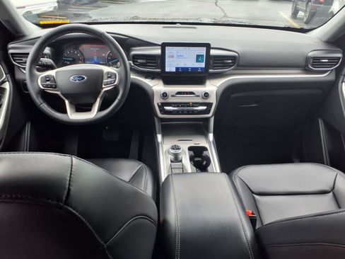 Used 2023 Ford Explorer XLT w/ Equipment Group 202A image 10