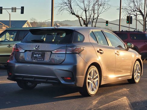 Used 2017 Lexus CT 200h image 5