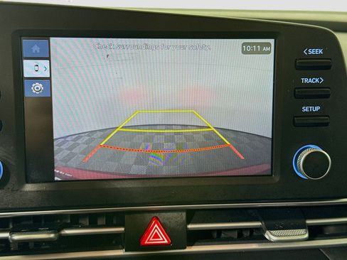 Used 2025 Hyundai Elantra SE image 19