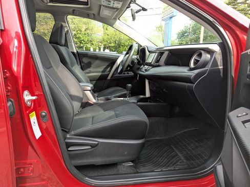 Used 2014 Toyota RAV4 XLE AWD/4WD image 30