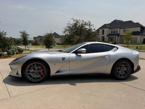 Used 2020 Ferrari 812 Superfast RWD image 7