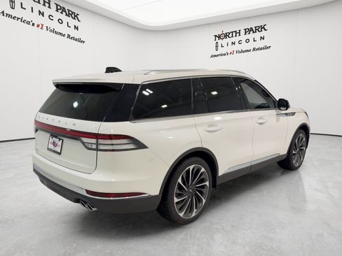 New 2026 Lincoln Aviator Reserve w/ Illumination Package RWD image 5