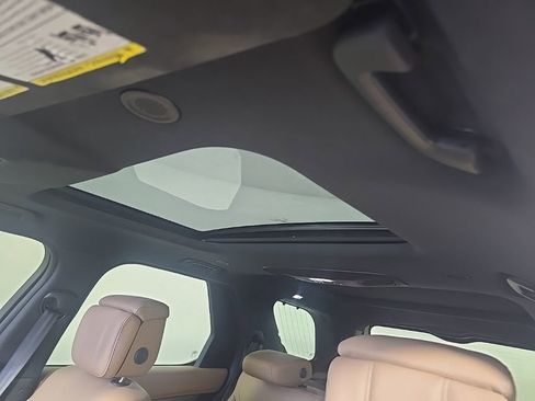 Used 2023 Land Rover Discovery HSE R-Dynamic image 17