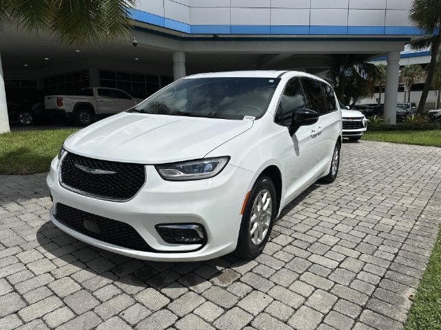 Used 2024 Chrysler Pacifica Touring FWD image 20