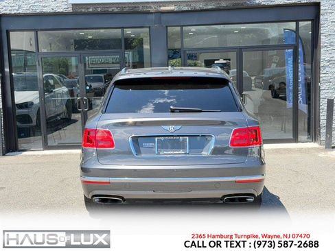Used 2017 Bentley Bentayga AWD/4WD image 33