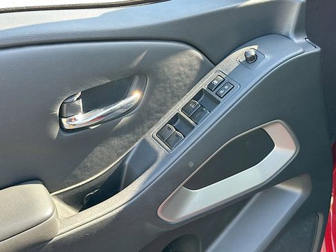 Used 2023 Nissan Frontier SV image 17