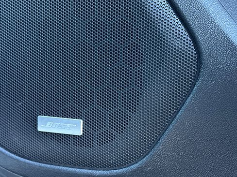 Used 2022 GMC Acadia SLT w/ Elevation Edition image 24