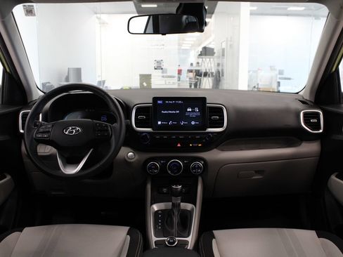 Used 2024 Hyundai Venue SEL FWD image 16