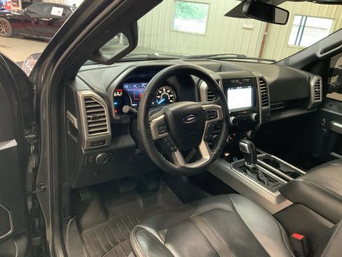 Used 2016 Ford F150 Platinum w/ Equipment Group 701A Luxury AWD/4WD image 4