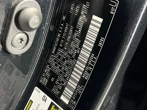 Used 2025 Toyota Corolla Cross LE image 34