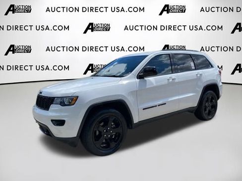Used 2019 Jeep Grand Cherokee Laredo image 1