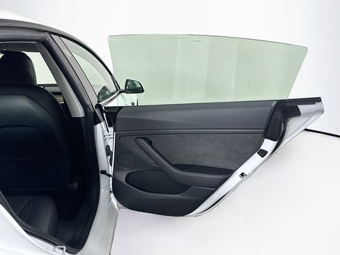 Used 2023 Tesla Model 3 Standard Range image 31