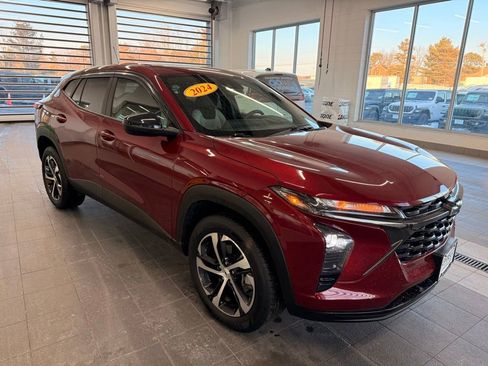 Used 2024 Chevrolet Trax RS w/ Driver Confidence Package image 1