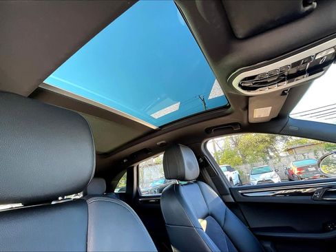 Used 2021 Porsche Macan image 23