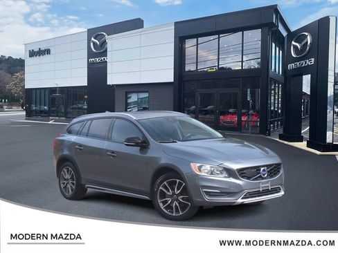 Used 2016 Volvo V60 T5 Cross Country w/ Convenience Package AWD/4WD image 1