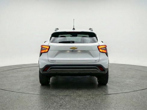 Used 2025 Chevrolet Trax LT image 7