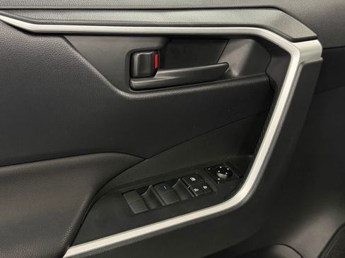 Used 2021 Toyota RAV4 SE image 12