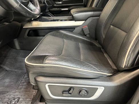 Used 2019 RAM 1500 Laramie AWD/4WD image 25