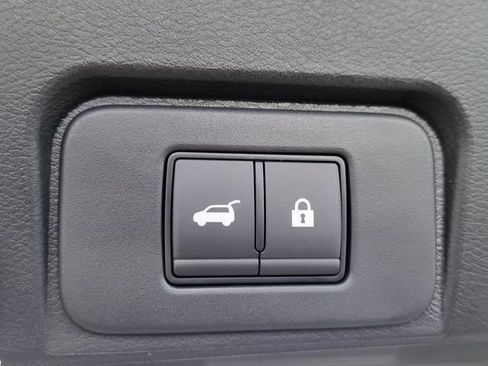 Used 2026 Nissan Rogue SV FWD image 5