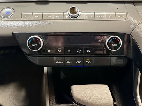 Used 2024 Hyundai Elantra SEL image 18