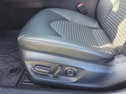 Used 2024 Toyota Camry SE image 9