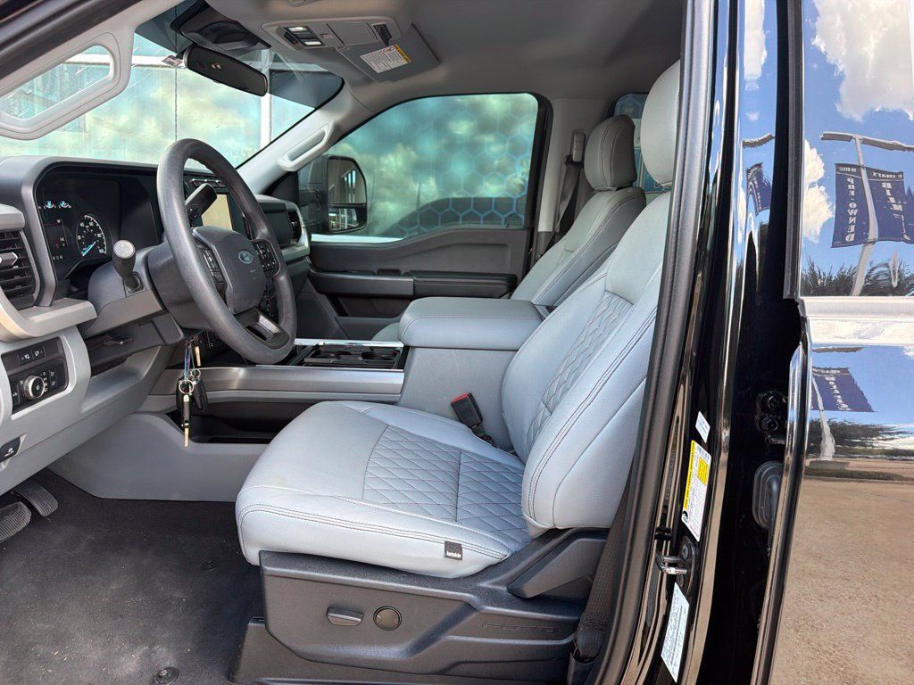Used 2024 Ford F250 XLT w/ FX4 Off-Road Package AWD/4WD image 9