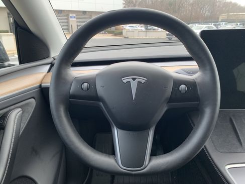 Used 2023 Tesla Model Y Long Range image 18