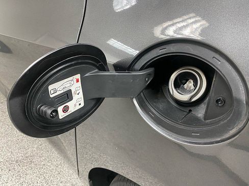 Used 2017 Chrysler Pacifica Touring image 29