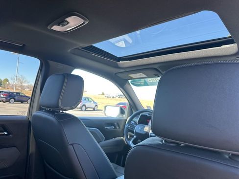 Used 2025 Chevrolet Colorado ZR2 w/ Technology Package image 25