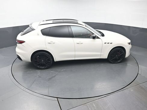 Used 2021 Maserati Levante AWD/4WD image 38