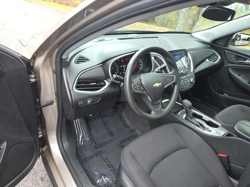 Used 2024 Chevrolet Malibu LT image 21
